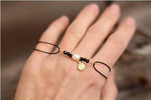Šnúrkový náramok perla a spinel — foto 1
