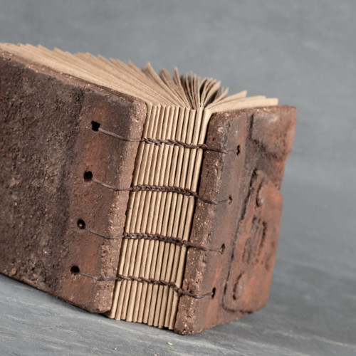 06 Rusty - Mini knížečka (keramická)