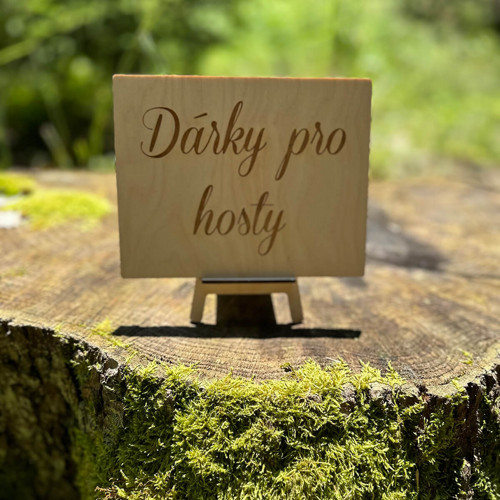 Dřevěná cedulka Dárky pro naše hosty