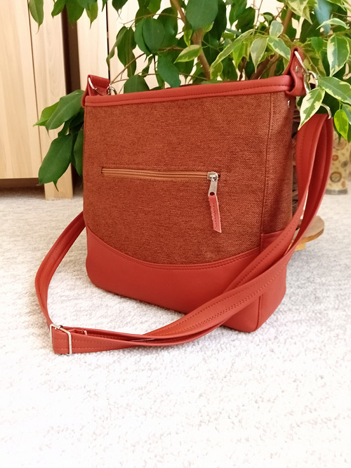 Crossbody - rezavá (rezervace) — foto 1