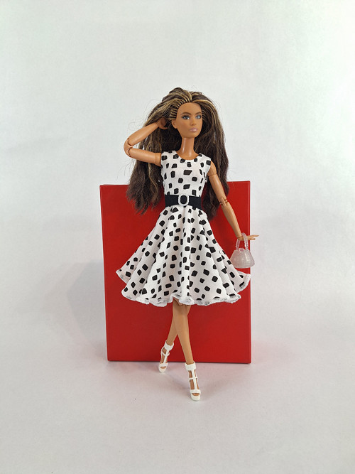 Elegantní letní šaty pro panenku Barbie č-12
