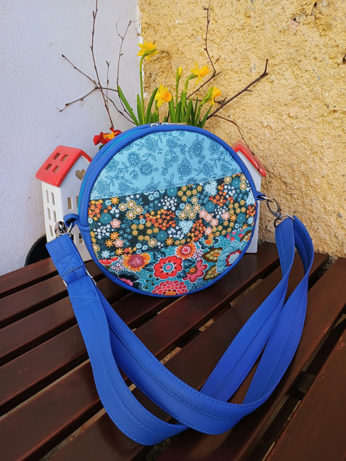 MODRÁ S KVĚTINKAMI - s popruhem