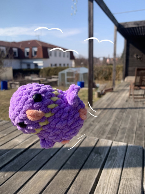 Fialový háčkovaný papoušek — foto 1
