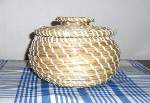 Úložný kruhový slaměný KOŠÍK s pokličkou