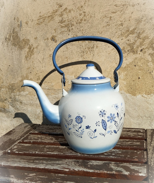 Vintage smaltovaná konvice Modré květy
