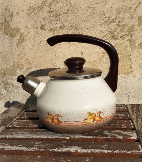 Retro pískací konvice smalt Cibulička — foto 1