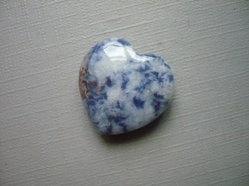 Vrt. srdíčko 20 mm - sodalit granit, č.4f