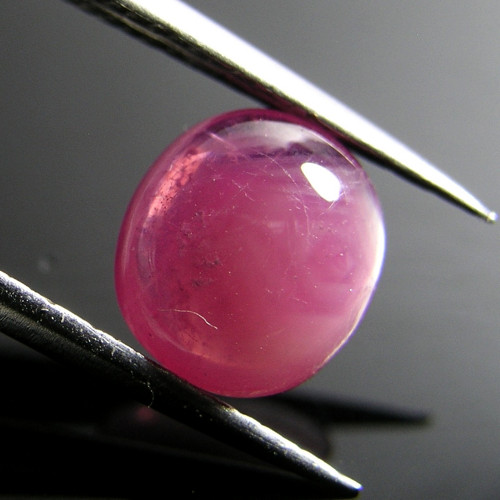 Červeně růžový Rubín, 2,94 ct., 9,2x8,1x3,6 mm