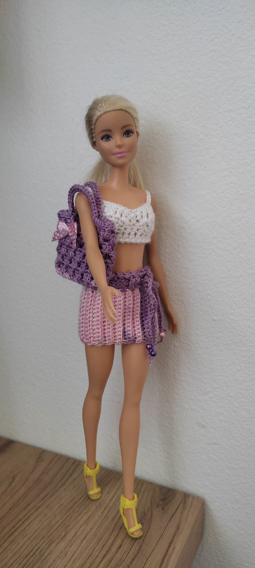 Sukýnka, top a taška pro Barbie — foto 1