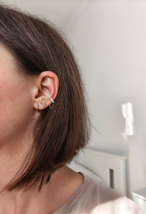 Perlová záušnice s řetízkem, 14k gold filled