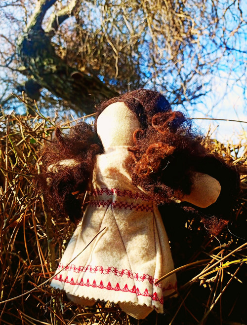 LH DOLL panenka s vlněnými vlasy a duší tvých snů
