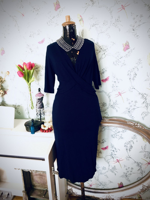 Šaty elegantní v modři půlnoční — foto 1