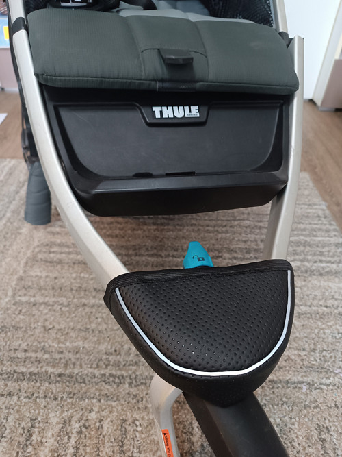 Ochrana předního plastu THULE nad kolem z koženky