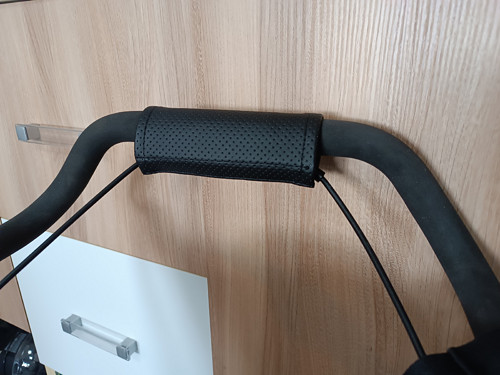 Ochrana ruční brzdy na suchý zip na THULE TUG