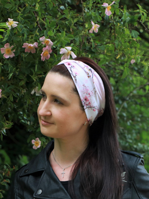 Prekrížená úpletová čelenka kvety čerešne