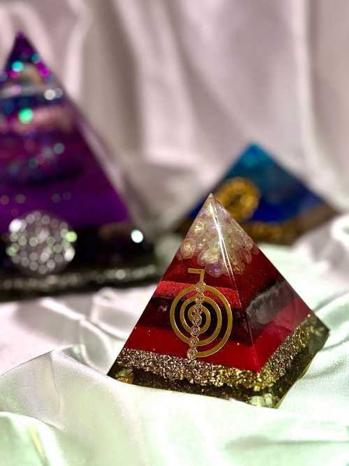 Červená orgonitová pyramida — foto 1