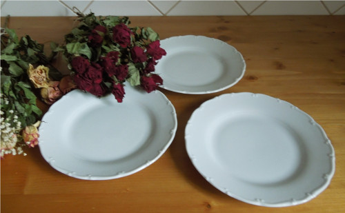 Staré dezertní porcelánové talíře
