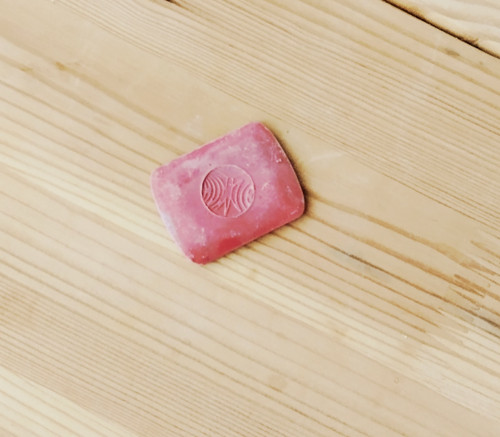 Krejčovská křída 3,2cm x 4 cm. Červená