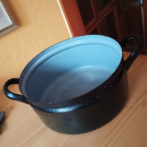 Velký černý kastrol