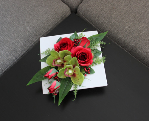 Ikebana s růžemi a orchidejemi — foto 1