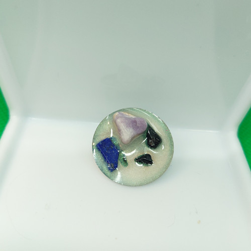 Brož z pryskyřice rodonit, obsidián, lazurit