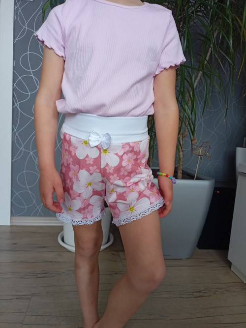 Růžové kraťasy s květy, vel. 92