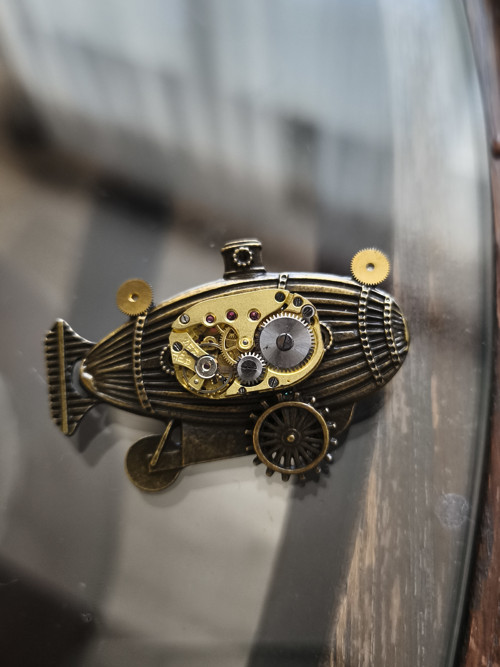 Vzducholoď, steampunková brož