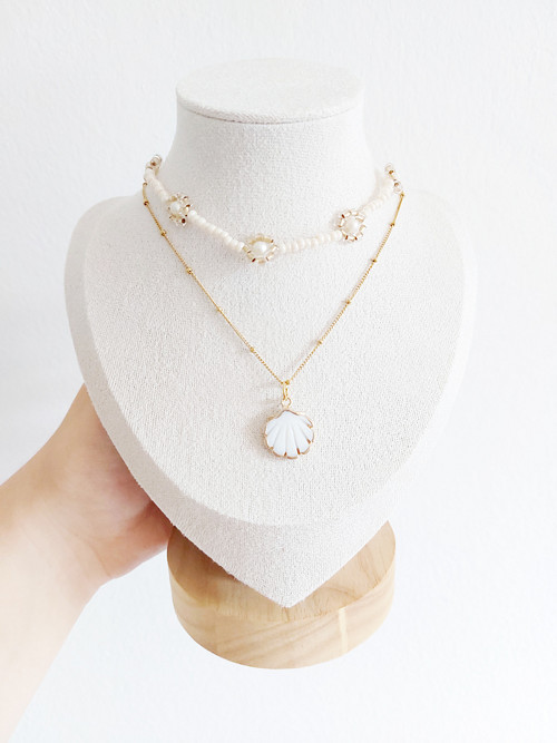 Korálkový náhrdelník s kytičkami // choker // ocel