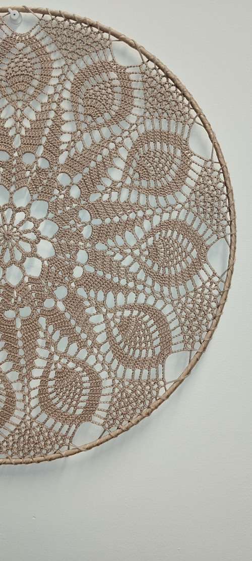 Ručně háčkovaná béžová mandala