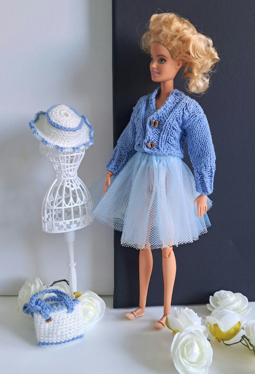 Obleček pro Barbie: pletený svetřík a tyl sukně