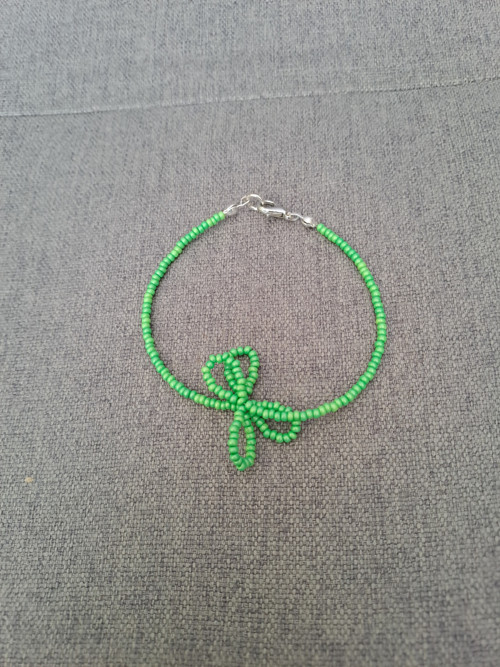 Náramek z korálků, 4lístek, zelený
