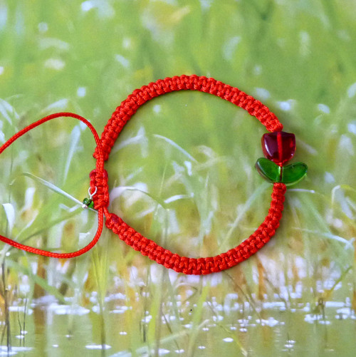 Shamballa náramek s tulipánem - červený