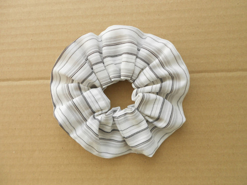 Gumička scrunchie do vlasů