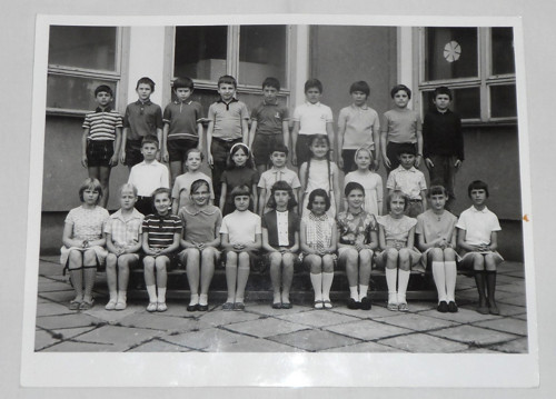 ČB FOTOGRAFIE školní třída, spolužáci