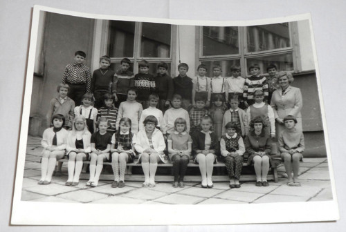 ČB FOTOGRAFIE školní třída, spolužáci