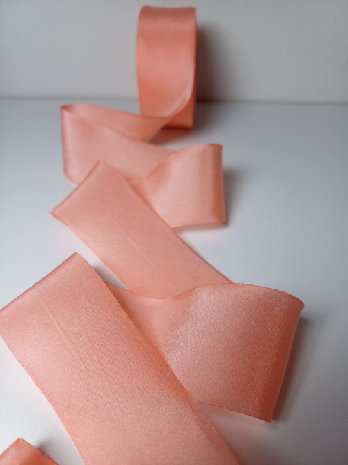 Stuha z jemného hedvábí - Koralína, 4 cm