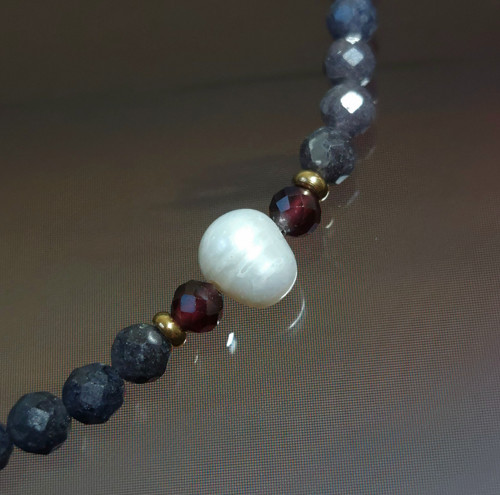 Náramek Půlnoční SAFÍR, kv. AA, vel. 4 mm
