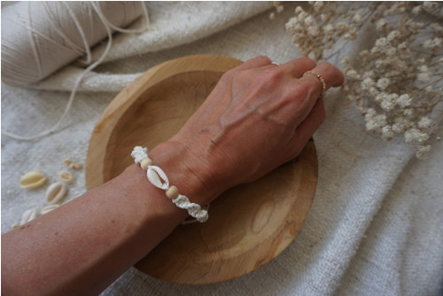 Macramé náramek Cowrie (A) — foto 1