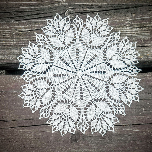 Háčkovaná dečka "Tulipány", 30 cm