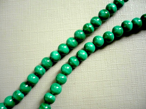 Vrtané kuličky 4,5 mm - malachit, 10 ks