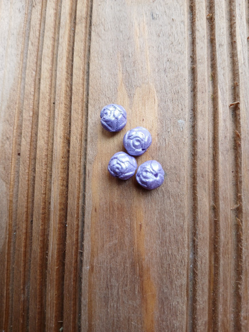 Skleněný korálek 8 mm fialový - růžička