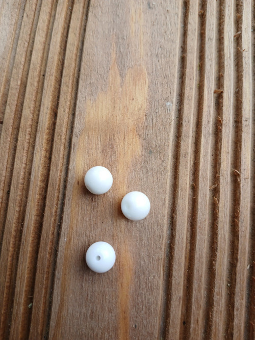 Skleněný korálek 8 mm bílý