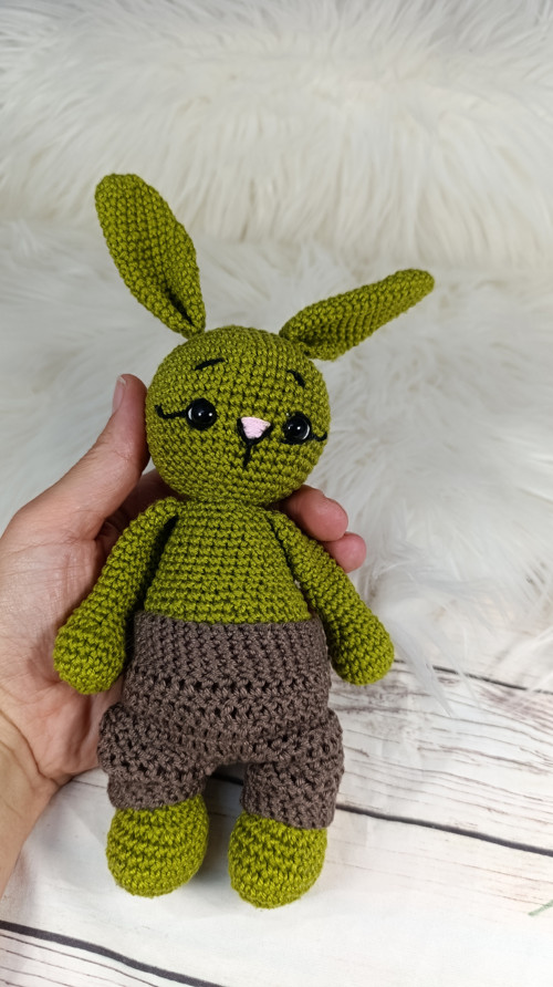 Háčkovaný králíček s kalhoty 19 cm