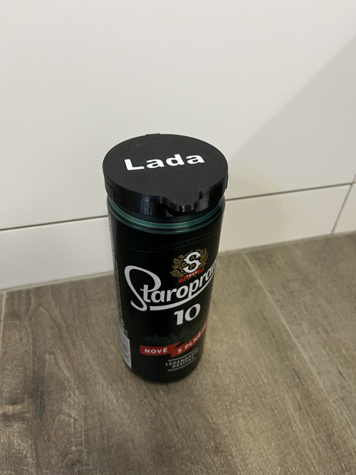 Kryt na plechovky proti vosám + vlastní jméno