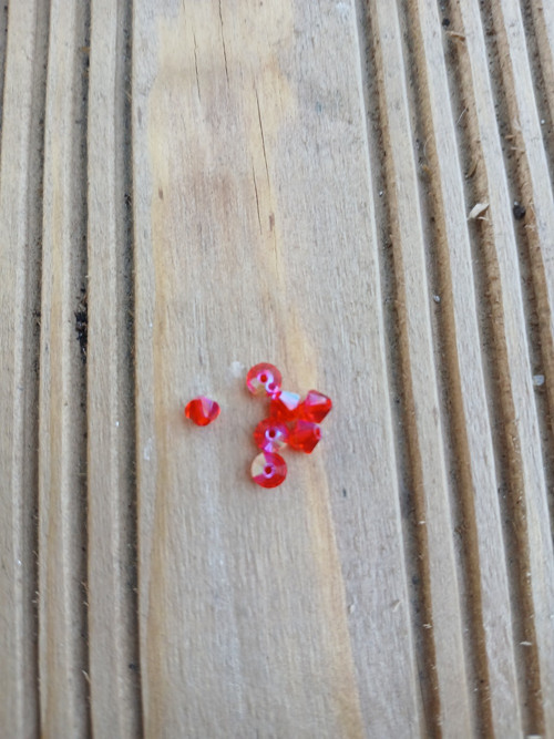 Skleněný korálek o průměru 4 mm - červený