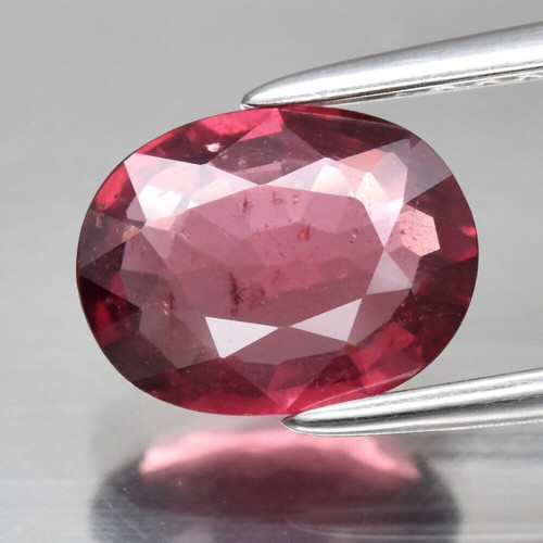 Granát rodolit 1,25 ct, 8,0x6,0x2,6 mm
