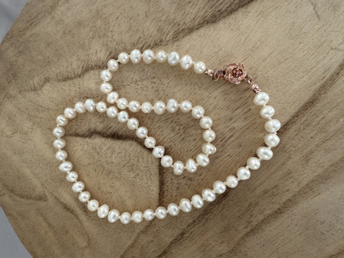 Perlový náhrdelník v rose gold
