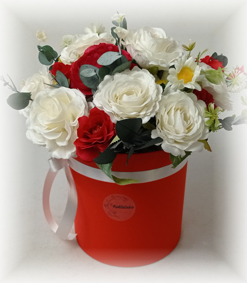 Květinová dekorace ve flowerboxu