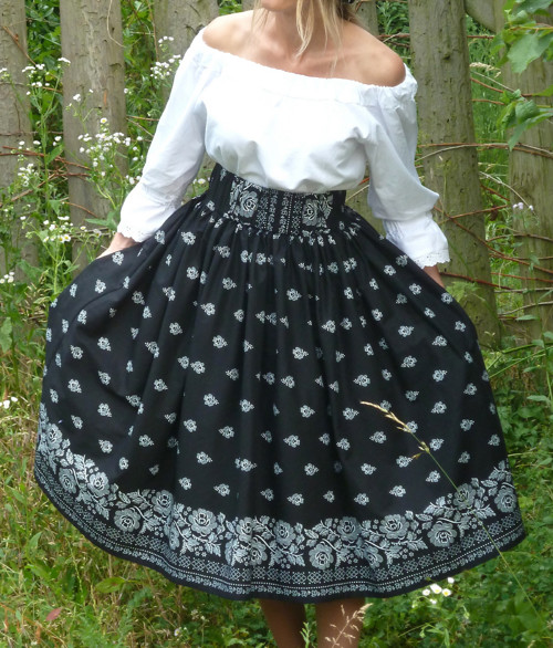 Suknice Bordúra Folk midi čierna