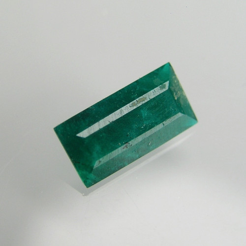 Broušený vzácný Dioptas, 0,56 ct., 7,2x3,5x2,2 mm
